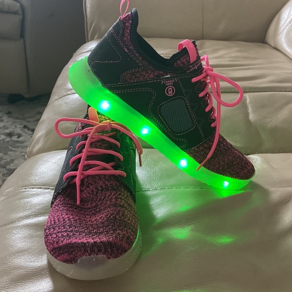 Flashlights Chargeable Light Sneaker Shoes. Works great. Like new. Size 5 - Picture 5 of 9